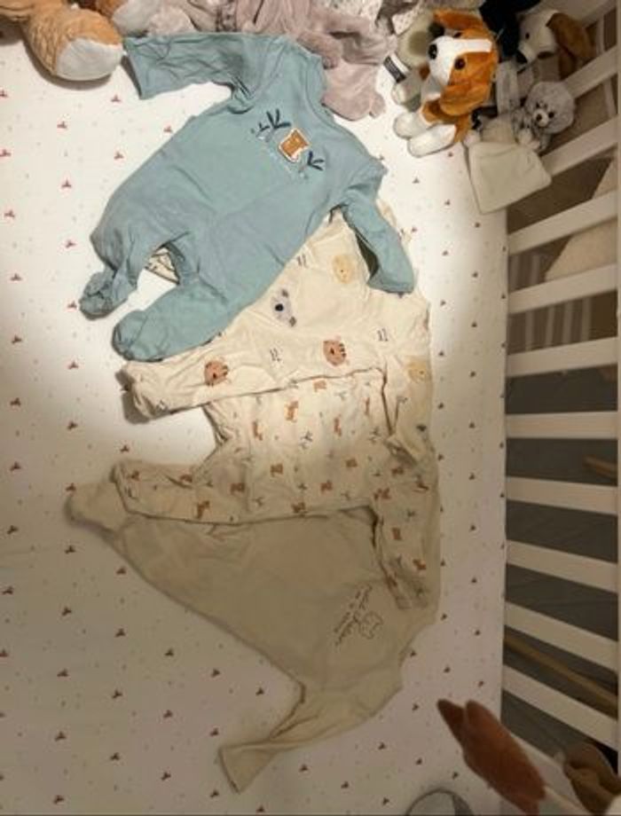 4 Pyjamas 1 mois - photo numéro 5