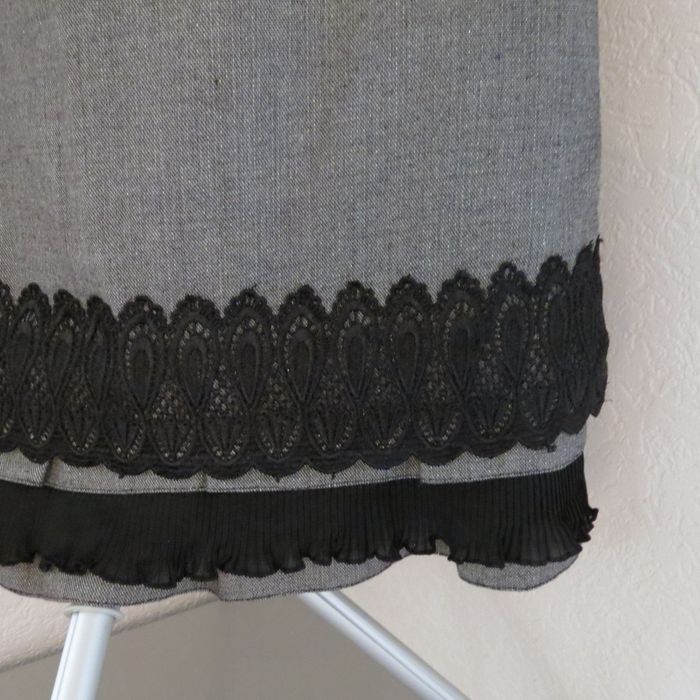 Robe sans manches JAUNE ROUGE – Style élégant & détails bijoux - photo numéro 5