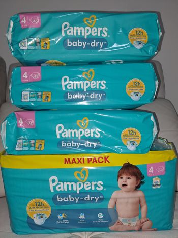 Lot de de 4 paquet de couches pampers taille 4