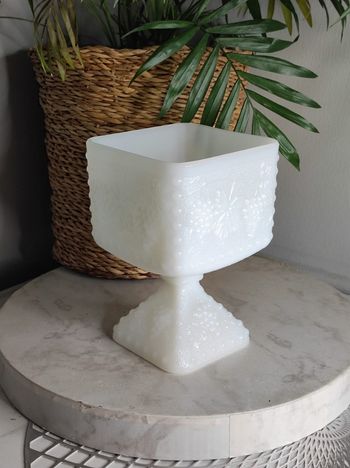 Cache pot opaline blanche