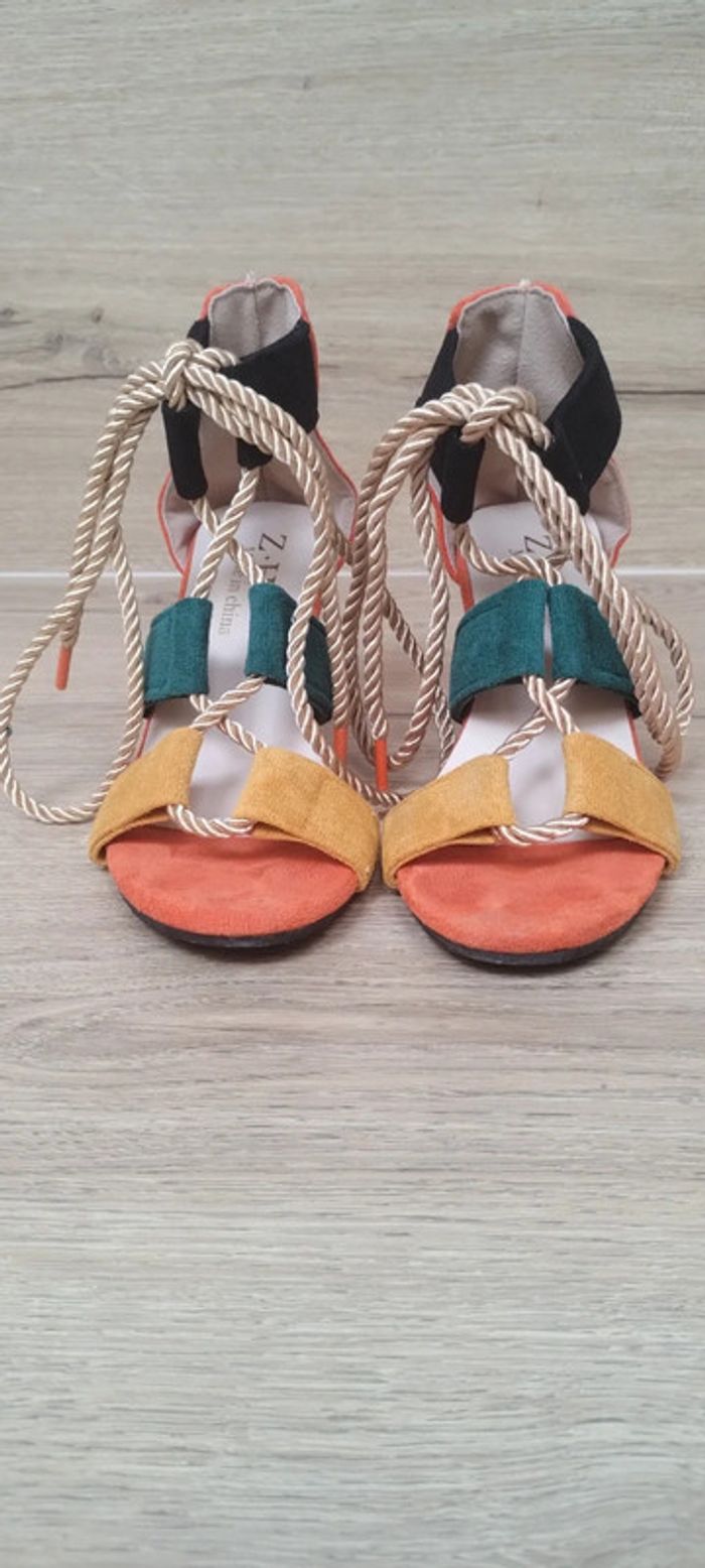 escarpin sandale a talon colores femme taille 35 en très bon état - photo numéro 1