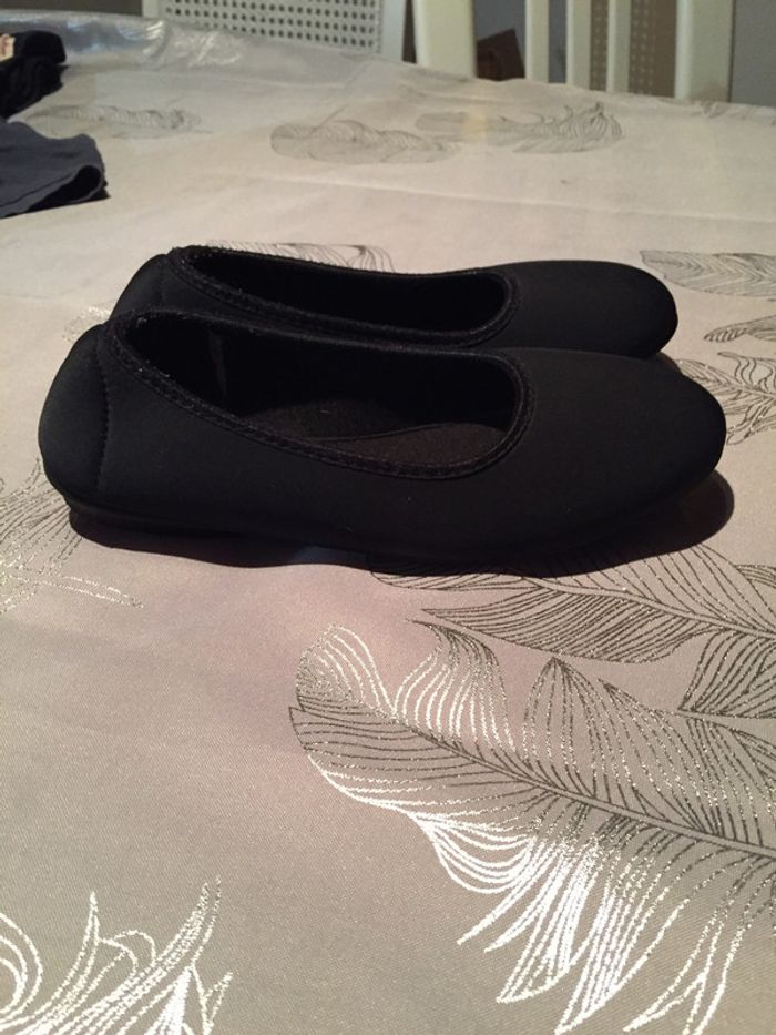 Ballerines / chaussons noires Taille 37 - photo numéro 3