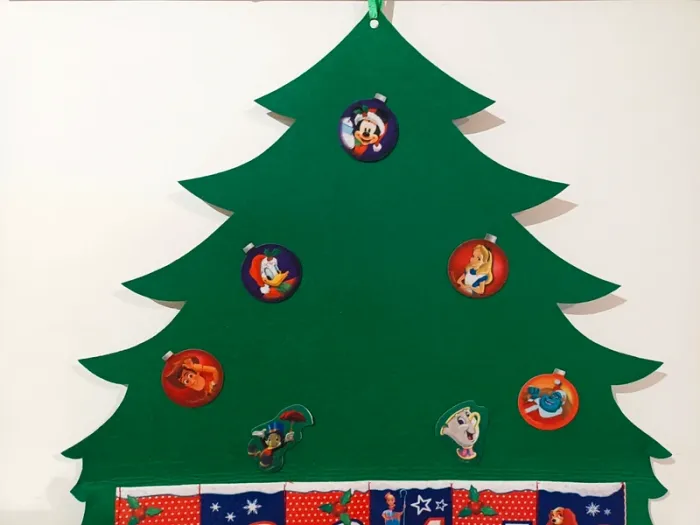 Calendrier de l’Avent Disney XXL Sapin feutrine + 24 personnages + Histoire Jour 25 Anglais Neuf - photo numéro 4