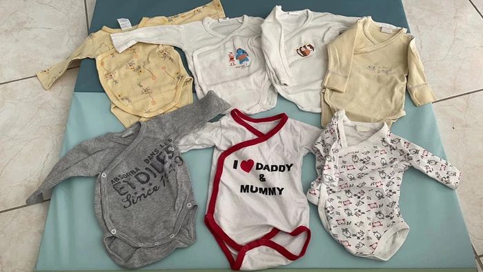 Lot de 7 bodies 1 mois