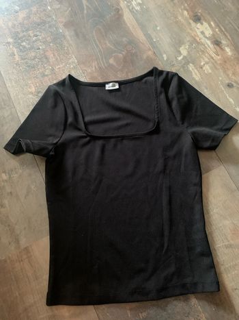 Tee shirt noir col carré