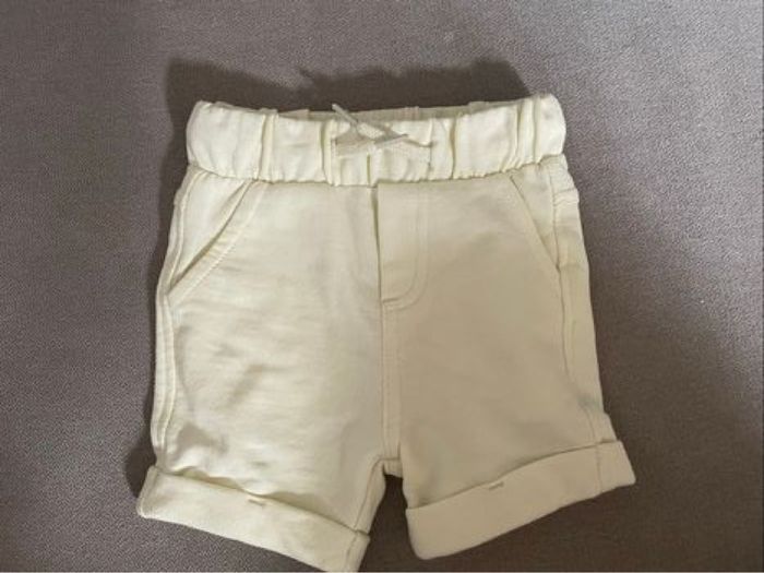 2 shorts été bébé 3M