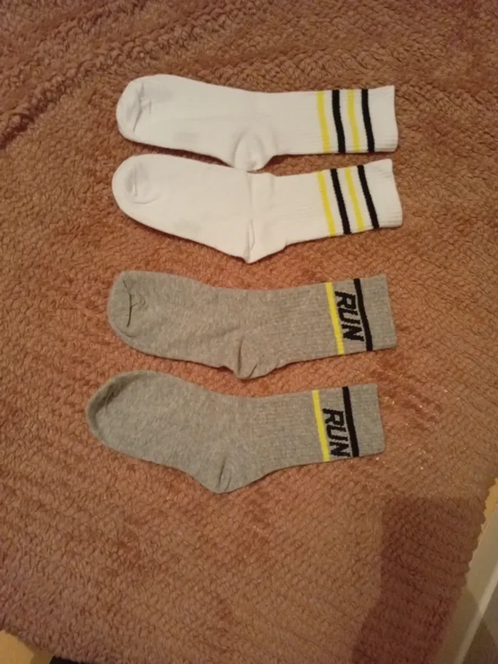 2 paires de chaussettes neuves - photo numéro 2