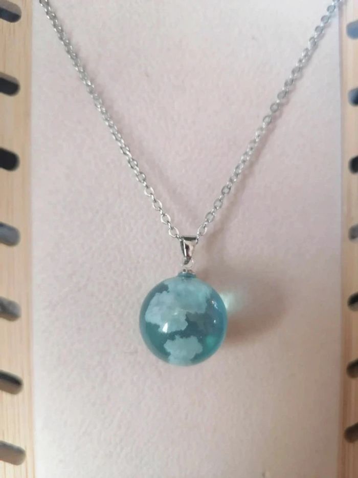 Pendentif en résine avec Des Nuages a l'intérieur - photo numéro 2