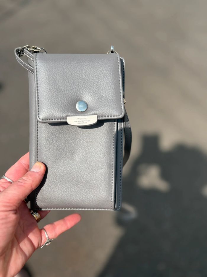 Pochette grise