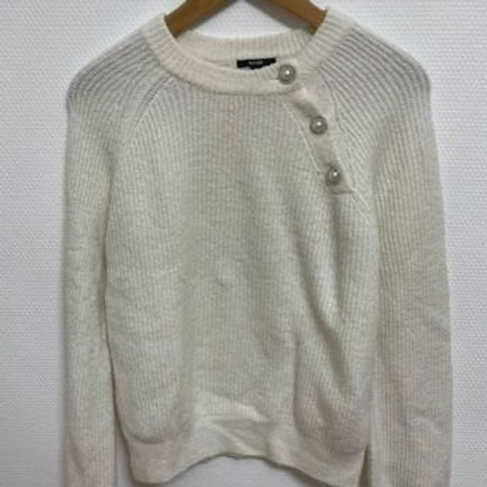 Pull en maille avec boutons ornés sur l'épaule - photo numéro 4