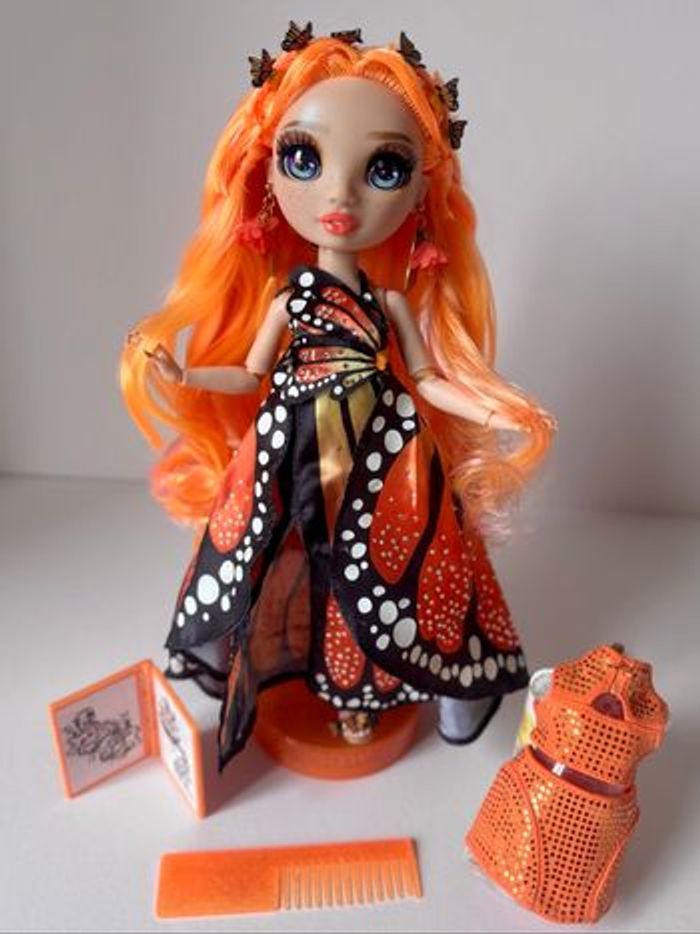 Poppy fantastic fashion rainbow High