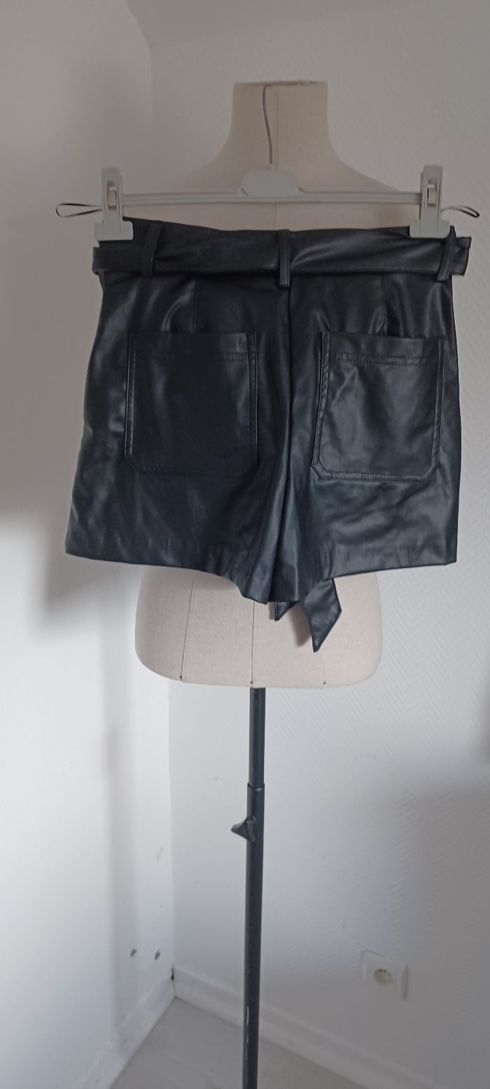 Très beau short simil cuir femme T 38 - photo numéro 8