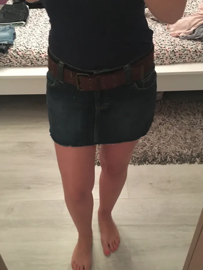 Mini jupe en jeans - photo numéro 2