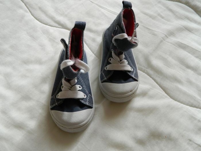 Basket bleu montante taille 21