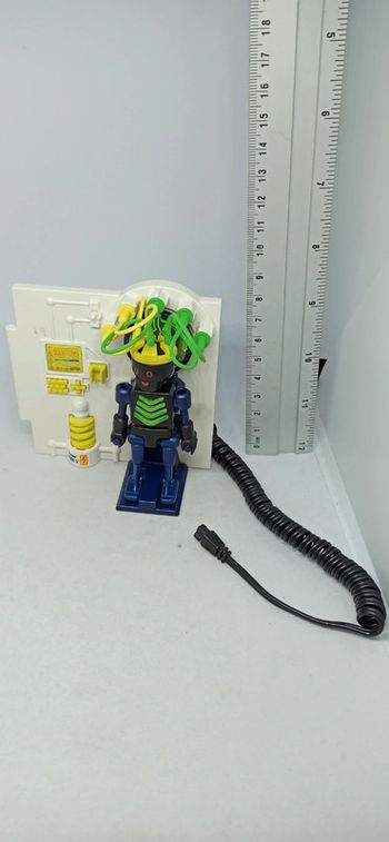 Robot bleu avec décor playmobil