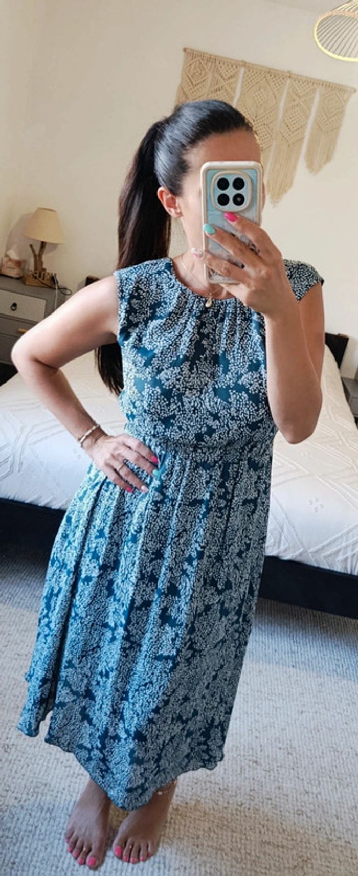 Robe d'été longue Mango S bleu vert motif petites fleurs blanches taille élastique - photo numéro 3