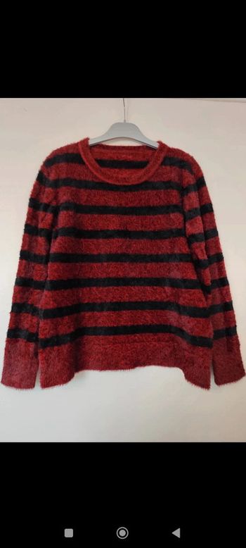 Pull à poils bordeaux et noir taille 36