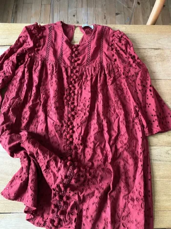 Robe dentelle bordeaux Zara