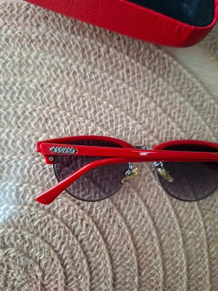 Lunettes de soleil Le Temps des Cerises – Rouge & étui rigide - photo numéro 12