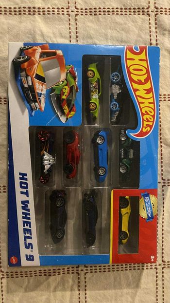 Pack hot wheels (9) 