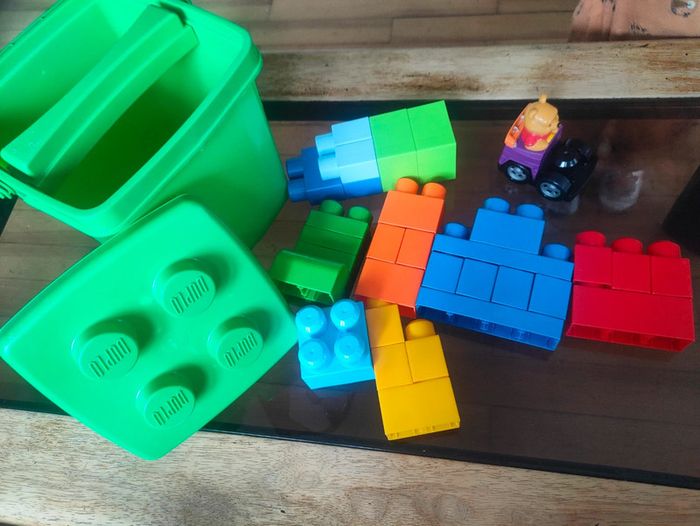 Seau plein de Blocs de constructions - photo numéro 6
