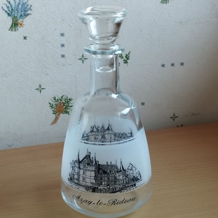 Carafe en verre les châteaux de la loire. Neuf - photo numéro 1