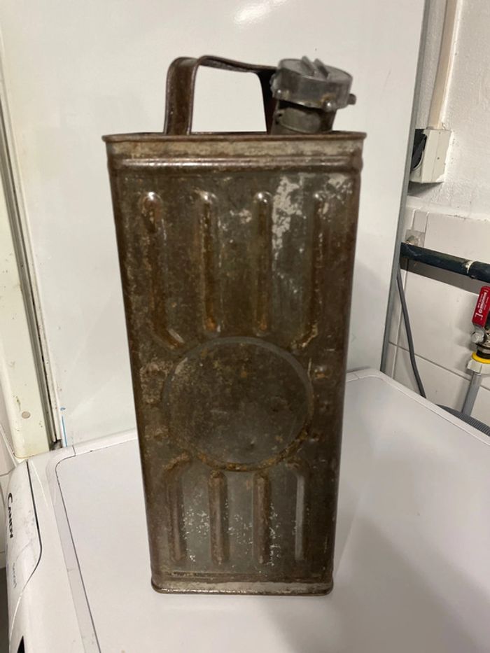 Ancienne jerricane collection voiture automobile collection vintage