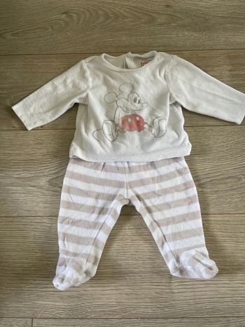 Pyjama 2 pièces taille 6 mois