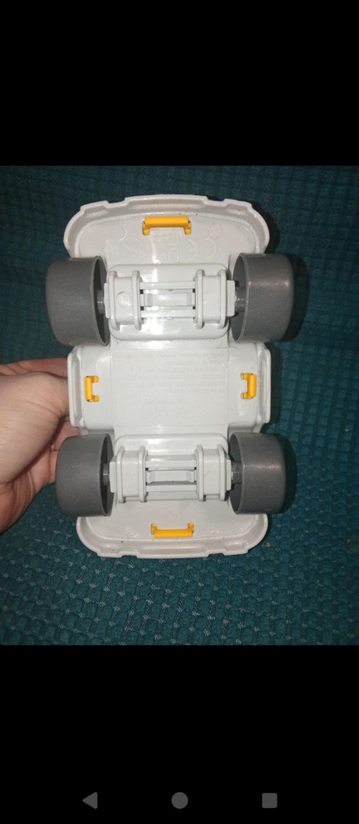 Grosse voiture en plastique - photo numéro 2