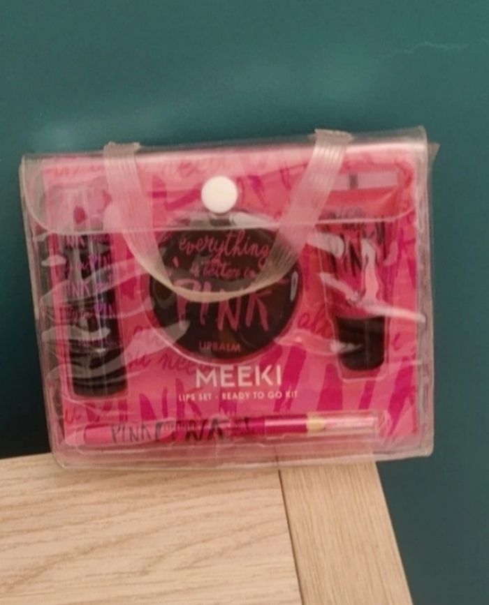 Kit maquillage lèvre meeki neuf