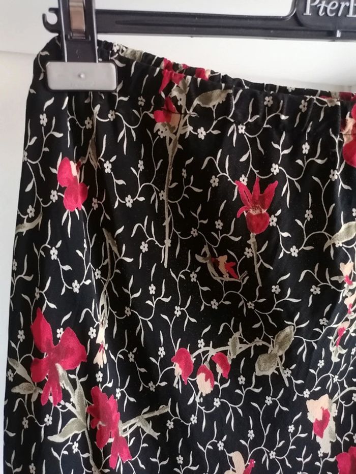 Jupe noire fleurie T6 - photo numéro 2