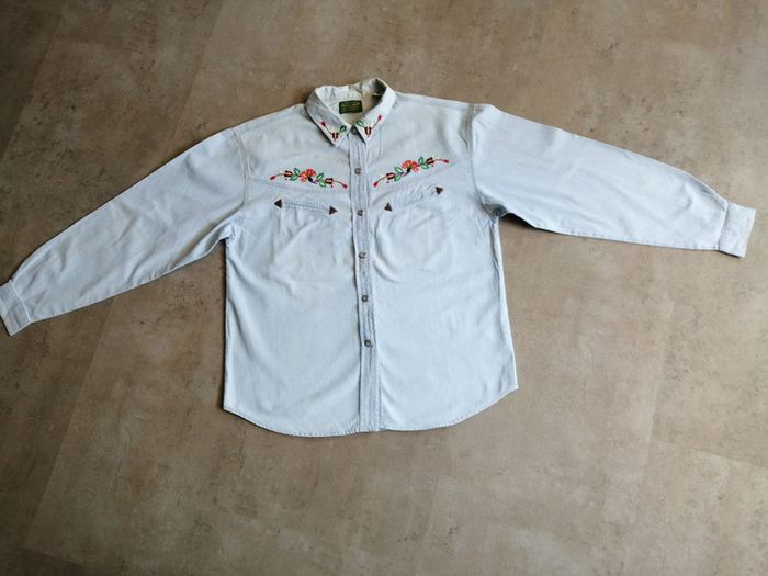 Chemisier en jean bleu ciel brodé taille 162 Active Wear