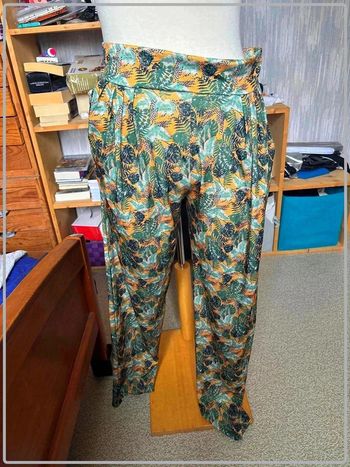 Pantalon taille unique marque zælla neuf avec étiquette