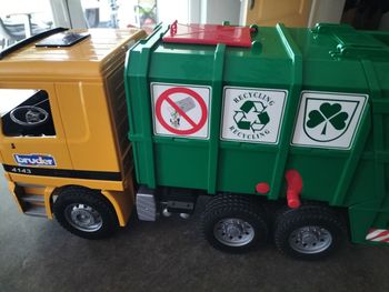 Camion poubelle Bruder 