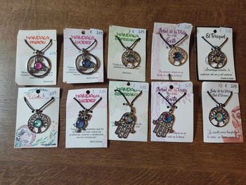 Lot de 10 colliers mandala en espagnol neufs