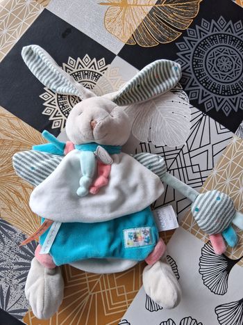 Doudou peluche marionnette lapin neuf