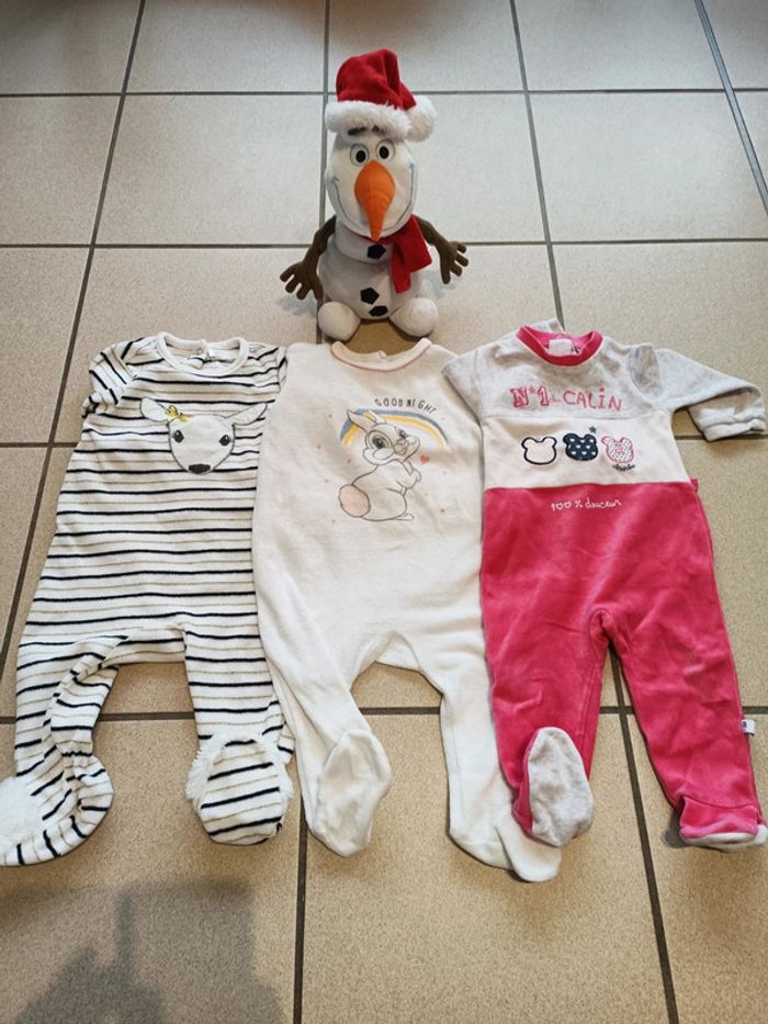 3 pyjamas 9m