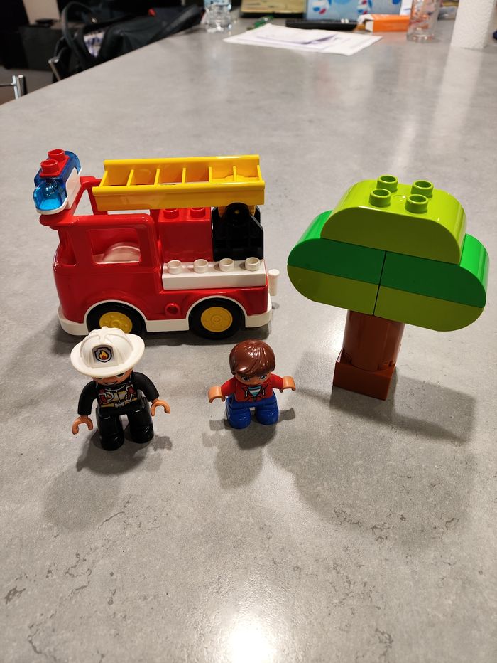 Lego Duplo – Camion de pompier + figurines + arbre