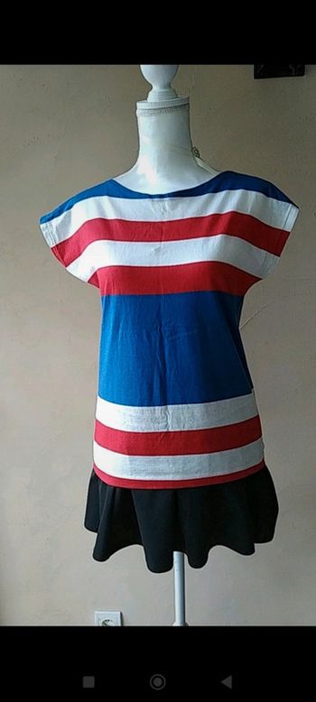 T shirt bleu blanc rouge 
Taille 40