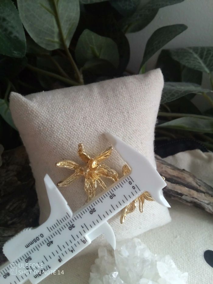 Boucles d'oreilles bohèmes fleurs acier doré - photo numéro 2