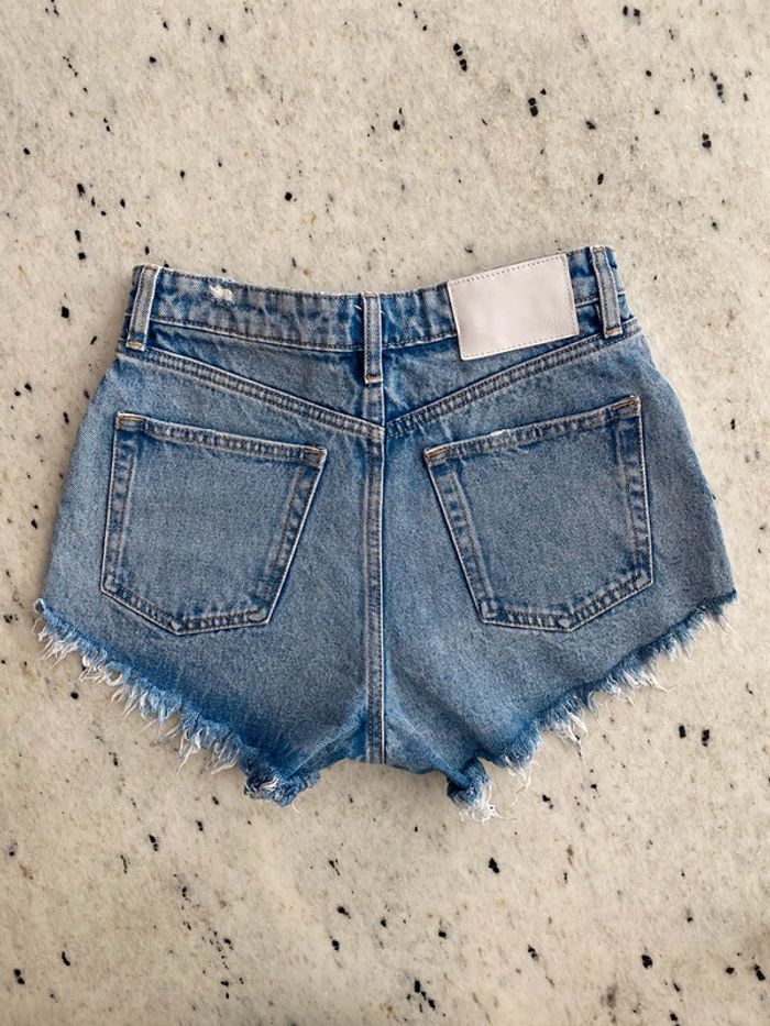 Mini Short en jean Zara 36 - photo numéro 3