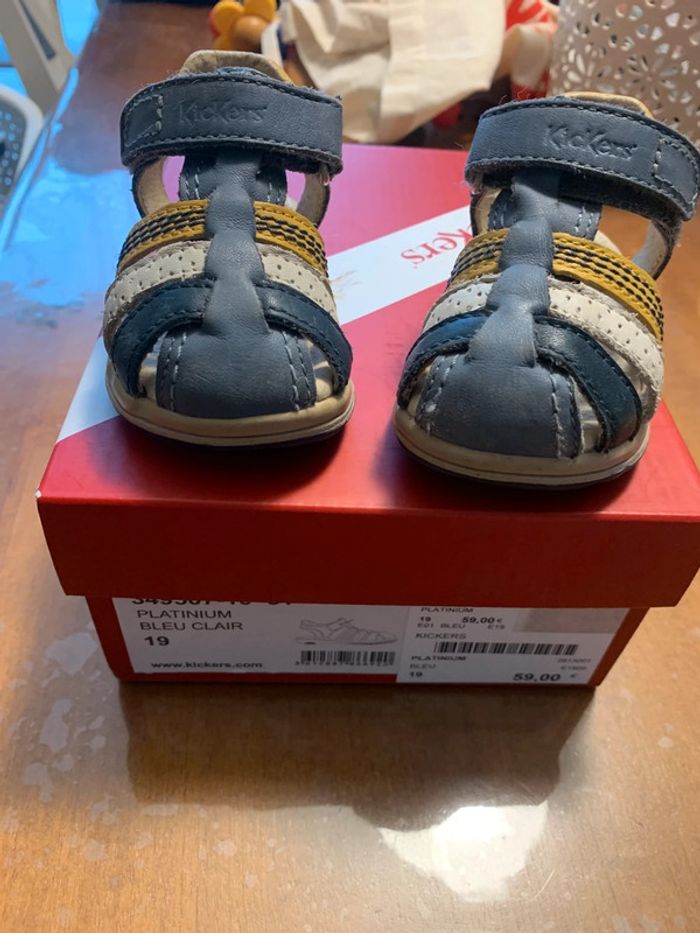 Sandale Kickers taille 19