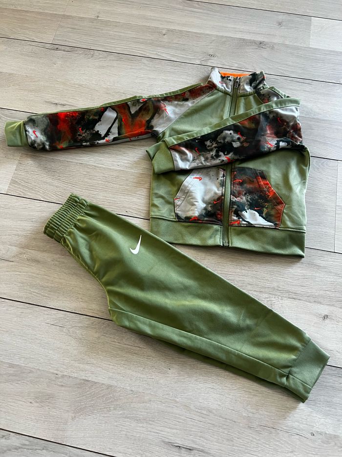 Ensemble Nike