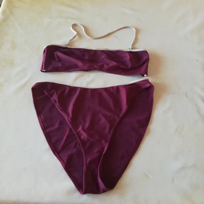 Maillot de bain 2 pièces violet t. 38 /40
