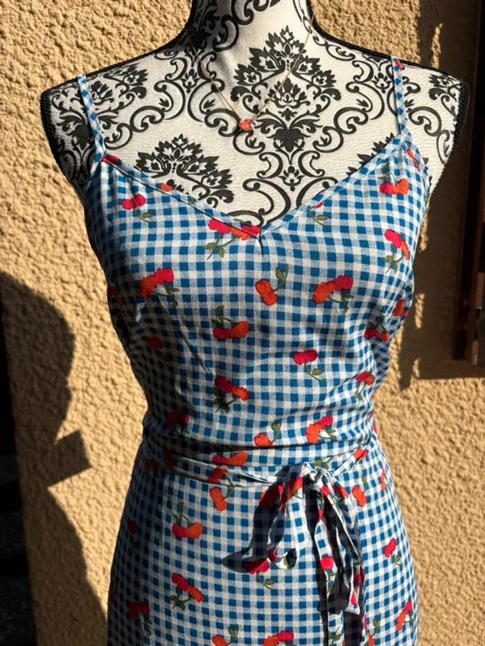 Très jolie robe à bretelles taille M - photo numéro 2