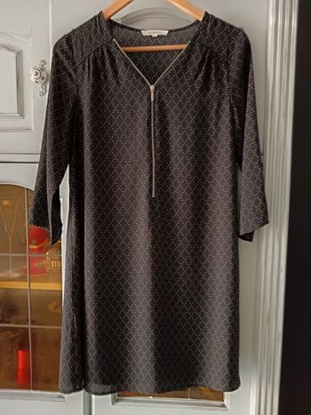 Robe noire à pois