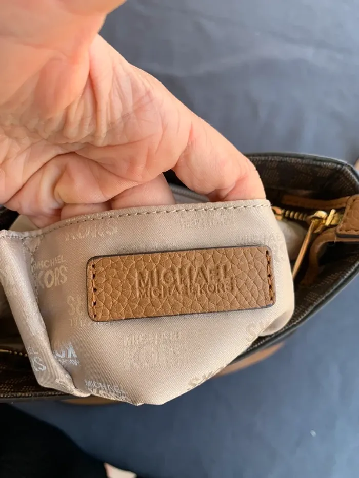 Sac Michael Kors Jet Set Travel logo - photo numéro 17