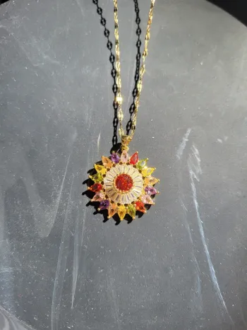 Collier en acier inoxydable doré forme de fleur pierres multicolores en zirconium 40-45 cm