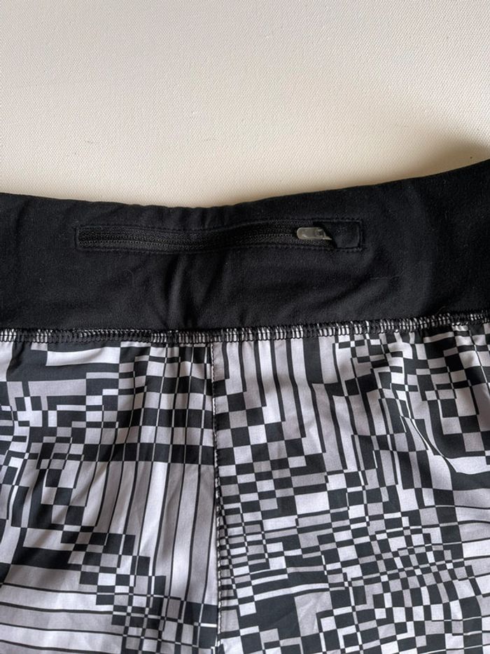 Short neuf & étiquetté Nike running Dri Fit motif damier psychédélique - photo numéro 7