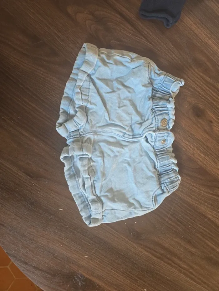 Short 23 mois